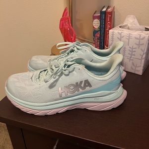 Women’s size 9.5 Hoka